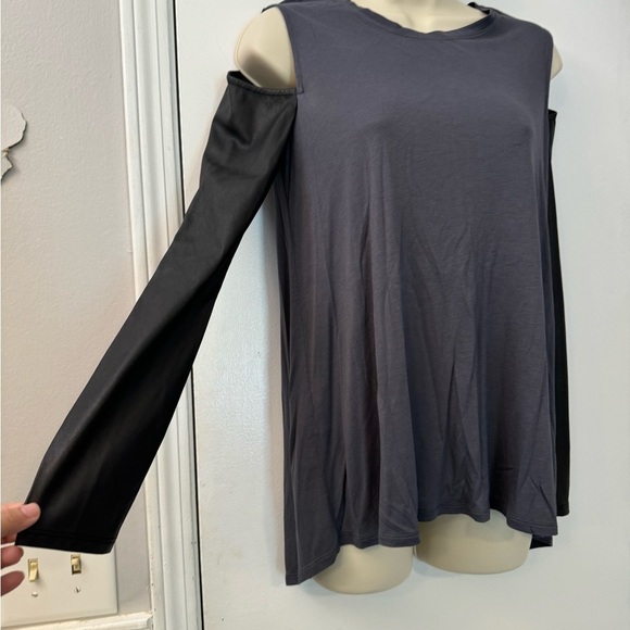 BCBG Max Azria Women’s Cold Shoulder Long Sleeve Top “Judson” Size XS NWT - Picture 5 of 10